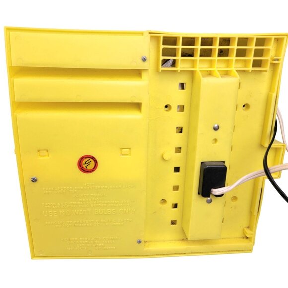 Kenner Easy Bake Oven Vintage 1972 Kitchen Toy Cookbook Pan Works Yellow 70s Fun - Picture 3 of 16